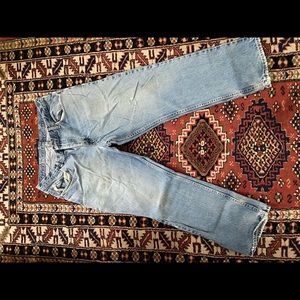 Perfectly worn vintage Lee jeans. Size is 38x29. Note that this pair #3